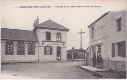 Haute Goulaine L école Et La Croix Dans Le Haut Du Bourg Restaurant F Hervé édition F Chapeau N°11 - Haute-Goulaine