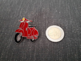 PIN'S PINS MOTO MOTORBIKE SCOOTER ROUGE - Motorfietsen