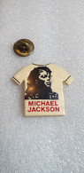 Pin's Michael Jackson - T-shirt En Plastique - Personnes Célèbres