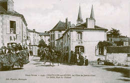 Chatillon Sur Sèvre * Les Fêtes De Jeanne D'arc , Le Défilé Rue Du Château * Cavalcade Fête - Altri & Non Classificati