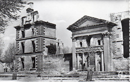 84. La Tour D'aigues . Les Ruines Du Chateau. Carte Photo 14cm Sur 9cm. Vierge Et Impeccable. - La Tour D'Aigues