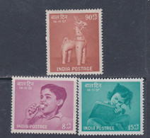 Inde N° 87 / 89 X   Journée De L'enfance : Les 3 Valeurs Trace De Charnière  Sinon TB - Unused Stamps