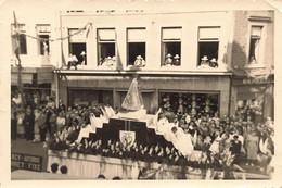 Photographie Ancienne   - Huy - 5/8/1949 - Procession - Autobus Arrêt Fixe - Bords Dentelés - Lüttich