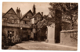 Postal De Winchester. Entrance To Cathedral Close. - Winchester