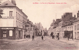 France - La Fère - La Rue De La République - Entrée De La Ville - Edit. L. Leclerc - Animé - Carte Postale Ancienne - Laon