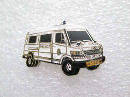 PIN'S    MERCEDES BENZ  FOURGON  POLICE  Email Grand Feu  DEHA - Mercedes