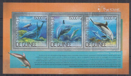 L12. Guinea MNH 2014 Fauna - Animals - Marine Mammals - Dolphins - Dauphins