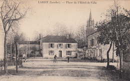 Labrit.  Place De L'Hôtel De Ville - Labrit