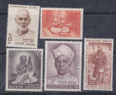 Inde N°  233 / 37 X  : Les 5 Valeurs Trace De Charnière Sinon TB - Unused Stamps