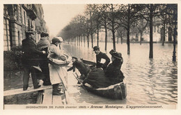 Paris * Carte Photo * Inondations En Janvier 1910 * 8ème * Avenue Montaigne  * Barque * Crue - Überschwemmung 1910
