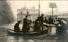 ÉVÉNEMENTS -  Carte Postale D'un Ravitaillement Lors Des Inondations à Paris En 1910  - L 141126 - Overstromingen