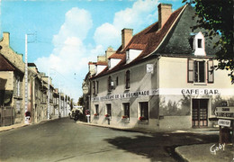 Yzeures Sur Creuse * La Place Mado Robin Et La Grande Rue * Hôtel Restaurant Café Bar De La Promenade - Autres & Non Classés