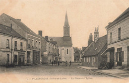 Villeperdue * La Place Et L'église Du Village * Commerces Magasins - Autres & Non Classés