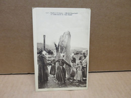 LELZAC'H En CAST  (29) Une Ronde Autour Du Vieux Menhir - Sonstige & Ohne Zuordnung