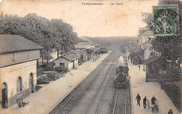 Fontainebleau           77         Intérieur De La Gare . Train              (voir Scan) - Fontainebleau