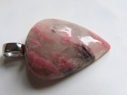 Pendentif Rhodonite, Pierre Naturelle, Pierre Rose Noire, Pierre De Tolérance, Bijou Original Femme, Cadeau Raffiné Pour - Halsketten