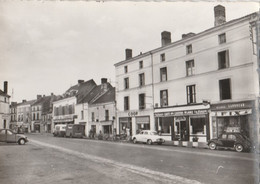 CPSM 86 LENCLOITRE LA PLACE COMMERCES AUTOS DAUPHINE 4CV 2CV TUBE - Lencloitre