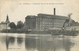 CORBEIL - L'hôtel De Ville Et Les Moulins Sur Seine, Un Remorqueur. - Rimorchiatori