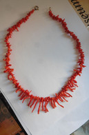 Vintage Années 1960 - Superbe Collier En Branches De Corail Rouge D'Italie Capri - Collares/Cadenas