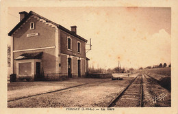 Pernay * La Gare Du Village * Ligne Chemin De Fer - Autres & Non Classés