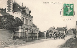 Larçay * Route Et Vue Générale Sur Le Village * Attelage - Sonstige & Ohne Zuordnung