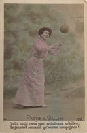 Fantaisie - Femme - Partie De Ballon - Femme Joue Au Ballon - Robe Rose - Carte Postale Ancienne - Vrouwen