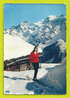 74 Ski Belle Skieuse En Tenue Des Années 60 Face Au Massif Du Mont Blanc N°3002 Carte écrite De Sallanches - Sports D'hiver