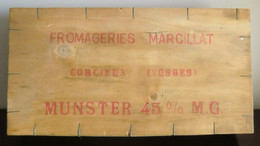 Ancienne Caisse Bois Fromageries  Marcillat Corcieux Vosges Munster - Boîtes