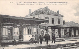 FRANCE - 55 - REVIGNY - La Gare Après Le Bombardement - Chef De Gare ? - Animée - Carte Postale Ancienne - Revigny Sur Ornain