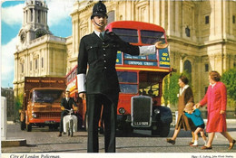 2-CITY OF LONDON-POLICEMEN(BOBBY) - Police - Gendarmerie