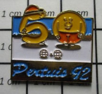 414c Pin's Pins / Beau Et Rare / SPORTS / PETANQUE 50 Ans DU CLUB DE PERTUIS Vaucluse, En Région Provence-Alpes-Côte D' - Boule/Pétanque