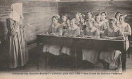 LARNAY. - Institution Des Sourdes-Muettes. Une Classe De Sourdes-Muettes - Ecoles