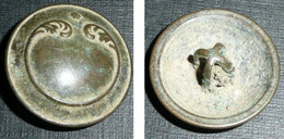 Rare Ancien Bouton En Métal Bronze Militaria, Paris - Boutons
