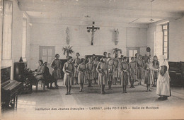 LARNAY. - Institution Des Jeunes Aveugles. Salle De Musique - Ecoles