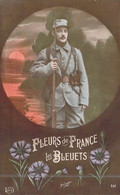 Militaria - Militaire Envoie Un Bonjour à Une Femme - Fleurs De France, Les Bleuets  - Carte Postale Ancienne - Patriotic