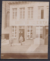 A IDENTIFIER - VIEILLE PHOTO MAGASIN CHAUDIERES - BATTERIE DE CUISINE EN CUIVRE ROUGE ET JAUNE ( Voir église à Côté ) - Old (before 1900)