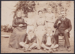 VERS 1870 PHOTO ALBUMINE * FAMILLE AVEC GARCONS JOUEURS DE CROQUET ( Voir Marteau Et Boules -  See Mallet & Balls ) - Ancianas (antes De 1900)