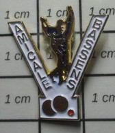 414c Pin's Pins / Beau Et Rare / SPORTS / PETANQUE CLUB AMICALE BASSENS - Petanca