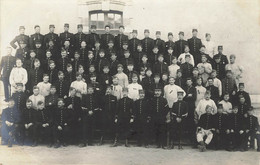 Montargis * Carte Photo * Régiment ? Soldats Militaires * Militaria * Photographe COUTE - Montargis