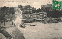 Le Tréport * Un Coin Du Port Par Gros Temps * La Jetée - Le Treport