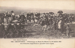 Brasparts * Pèlerinage Du Mont St Michel Le 29 Juillet 1916 * Les Pèlerins S'apprêtent à Prendre Leurs Repas - Andere & Zonder Classificatie