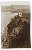 Real Photo Postcard, Yorkshire, Scarborough, Robin Hoods Bay, House's On Cliffs. - Scarborough