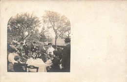 Photographie - Famille - Repas - Enfant - Chapeau - Précurseur - Carte Postale Ancienne - Fotografie