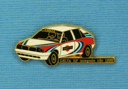 1 PIN'S //  ** LANCIA DELTA HF INTEGRALE 16V MARTINI ** . (Arthus Bertrand Paris) - Rallye