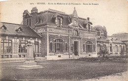 Rennes * Façade De L'école De Médecine Et De Pharmacie * Buste De Roussin - Rennes