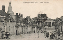 France - Dun Sur Auron - Rue De L'hirondelle - Phot. A. Carré - Animé - Clocher - Dos Vert - Carte Postale Ancienne - Saint-Amand-Montrond