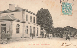 France - Montmédy Bas - Entrée De La Gare - Libr. A. Naudin - Animé - Attelage  - Carte Postale Ancienne - Verdun