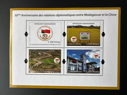 Madagascar Madagaskar 2022 Mi. Bl. 326 Sheetlet 50ème Anniversaire Relations Diplomatiques Chine China Riz CHU Hospital - Emissioni Congiunte