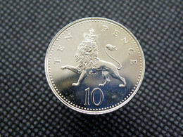 British, Queen Elizabeth II, 2004, Part Shield 10p Coin. Ten Pence - 10 Pence & 10 New Pence