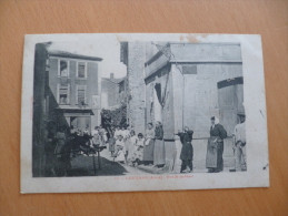 CPA Aude Lézignan. Rue Mirabeau.Edit. G.Loupiac. A Gauche Petit Métier Dans La Rue. Le Remouleur??? - Autres & Non Classés